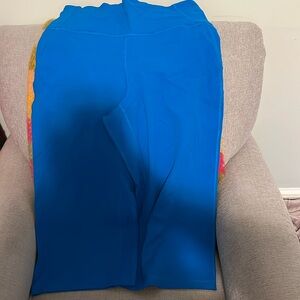 Lululemon Wide Leg Crop- like new in bright blue color!!!